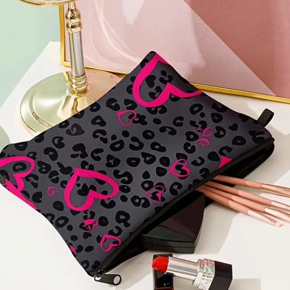 Leopard Print Heart Pattern Cosmetic Bag - Picture 3 of 5